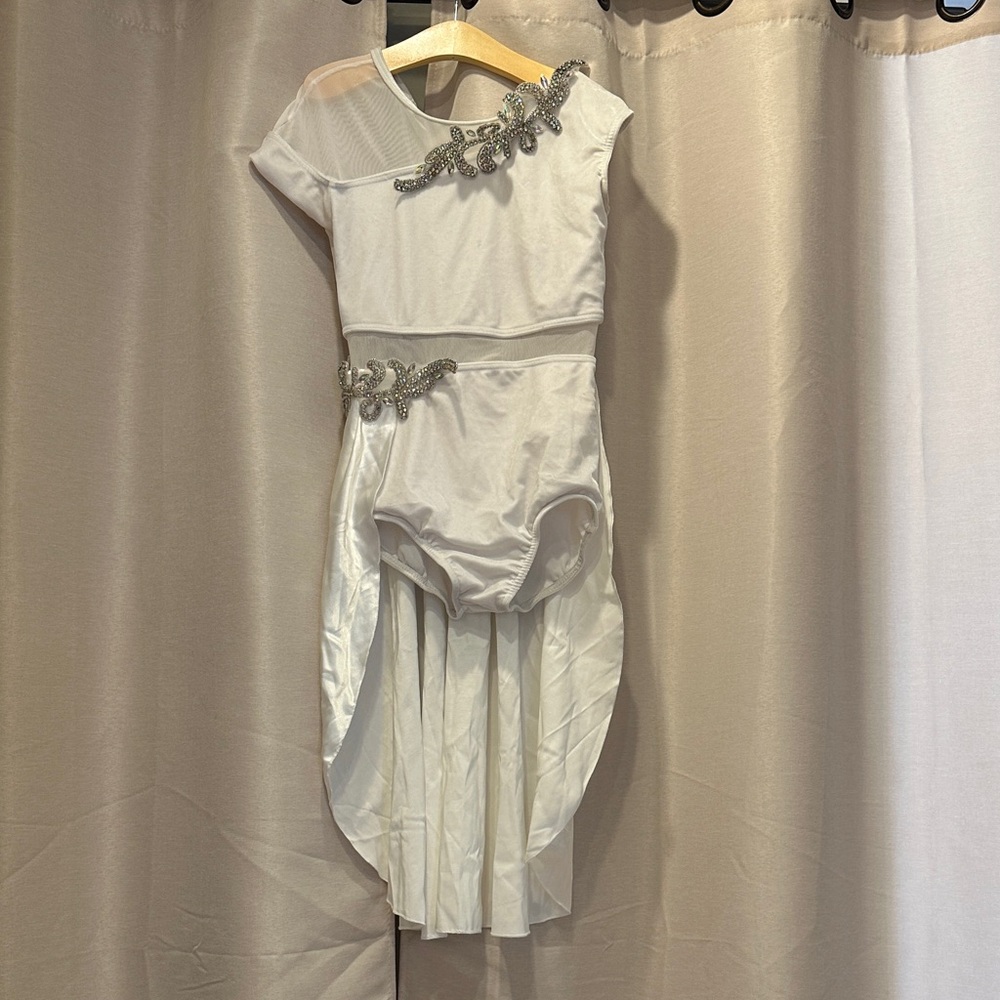 Weissman Elegant White Attire